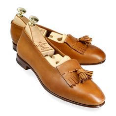 WOMEN'S TASSEL LOAFERS IN RUSTIC CALF LEATHER, COLOR TAN Luxury Patent Leather Tassel Loafers With Leather Sole, Luxury Women's Tassel Loafers For Business, Luxury Tasseled Loafers For Work, Luxury Timeless Calf Leather Tassel Loafers, Luxury Casual Tassel Loafers For Business, Luxury Calf Leather Tassel Loafers With Rubber Sole, Luxury Plain Toe Tassel Loafers, Calf Leather Tassel Loafers For Galas With Plain Toe, Calf Leather Tassel Loafers With Leather Sole For Galas