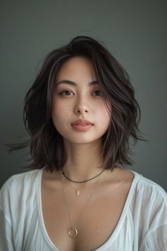 Consider 22 bob cuts for a featherlight makeover, tailored for thick hair to achieve effortless style and comfort. Short Hairstyle Women, Hairstyle Women, Short Hairstyle, Shoulder Length Hair, Length Hair, Round Face, Shoulder Length, Hairstyles, Hair