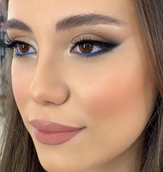 Gala Make Up, Blue Eyeliner Makeup, Prom Eye Makeup, Makeup Tip, Holiday Makeup Looks, Eye Makeup Pictures, Makijaż Smokey Eye, Eye Makeup Designs