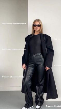 Turtleneck Women Outfit, All Black Outfit With Leather Jacket, Winter Black And White Outfits, Cold Evening Outfit, Christmas Work Do Outfit, Cozy Black Outfit, Elegant Streetwear Women, Women All Black Outfit, All Black Cocktail Outfit Women