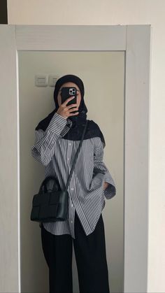 Green Fashion Outfits, Outfits With Striped Shirts, Capsule Wardrobe Casual, Modest Fashion Hijab, Hijab Style Casual, Fashion Muslim, Hijabi Outfits Casual, Everyday Fashion Outfits