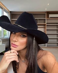 Cowgirl Makeup Ideas Country, Cowgirl Makeup Ideas, Cowgirl Makeup, Cowboy Outfits For Women, Western Makeup, Foto Cowgirl, Country Style Outfits, Looks Country, Rodeo Fashion