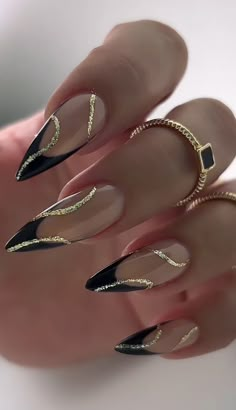 Black Nail Designs Almond Classy, Black And Gold Manicure Ideas, Formal Black Nails, Roaring 20 Nails, Elegant Black Nail Designs, Harlem Nights Nails, Red Nails And Gold, Aesthetic Nails Design, Roaring 20s Nails 1920s Style