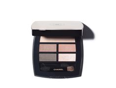 Chanel Les Beiges Healthy Glow Natural Eyeshadow Palette | VIOLET GREY Chanel Les Beiges Eyeshadow Medium, Chanel Les Beiges Healthy Glow, Simple Eyeshadow Tutorial, Natural Eyeshadow Palette, Chanel Eyeshadow, Gold Smokey Eye, Chanel Les Beiges, Makeup Icons, Blending Eyeshadow