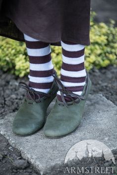 XIII century women’s low shoes. Available in: brown leather, black leather, light brown leather, olive matte leather :: by medieval store ArmStreet Shoes Medieval, Medieval Shoes, Historical Shoes, Womens Costume, Fairy Shoes, Medieval Woman, Ren Fest, Women's Flat Shoes, Low Shoes