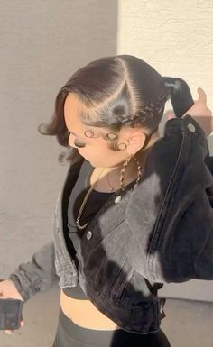 #ponytail #latina #latinx Hairstyles With Curled Hair, Quick Curly Hairstyles, Mixed Curly Hair, Sleek Ponytail Hairstyles, Hair Inspiration Long, Quick Natural Hair Styles, Cute Curly Hairstyles, Quick Weave Hairstyles, Dyed Hair Inspiration