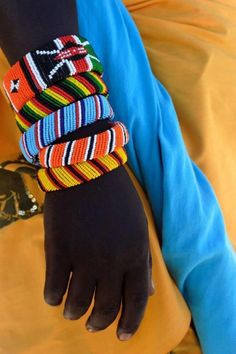 A splash of colour. Masai Beads, African Beaded Bracelets, African Bracelets, African Accessories, African Necklace, Beads Bracelets, African Beads