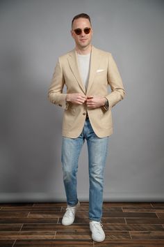 khaki-blazer-with-jeans-he-spoke-style-michael-andrews-bespoke Khaki Blazer Outfit, Sport Coat And Jeans, Sports Coat And Jeans, Blazer Outfits For Men, Jeans Blazer Outfit, Khakis Outfit, Khaki Blazer, Sporty Street Style, Summer Sport