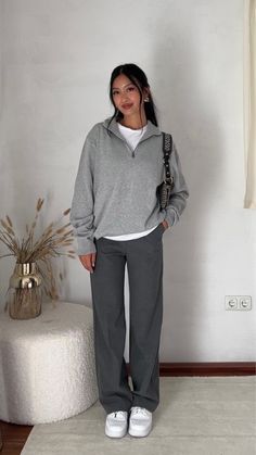 Autumn Business Outfits Women, Work Outfits Women Sweater, Casual Outfit With Dress Pants, Nyc Work Outfit Business Casual, Casual Elegant Outfits Autumn, Autumn Winter Work Outfits, Hostess Work Outfit, Slacks Dressy Outfit, Cute Fall Office Outfits