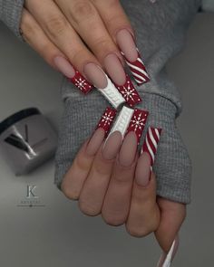 Chrismast Nailart, Winter Acrylics, Unusual Nails, Christmas Mani, Candy Cane Nails, December Nails, Red Christmas Nails, Elegant Nail, Winter Nails Acrylic