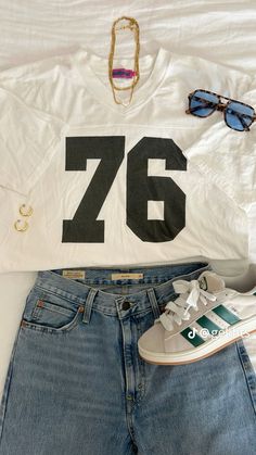 #summer #summeroutfits #summeroutfitideas #outfitinsposummer #outfit #outfitinspo #sambas #sambaoutfitas #adidas #spezials #denimskirt #goingoutoutfit #adidasshoestyled #sambasstyled #spezialsstyled #springoutfits #summeroutfitinspo #backtoschooloutfits #notmypicture Sambas Styled, Casual Game Day Outfit, Blokette Outfits, Adidas Spezials, Tomboy Fits, Preppy Inspo, Adidas Samba Outfit, Cute Formal Dresses, Samba Outfit