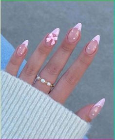 Whether you prefer the subtlety of minimalist art or the boldness of 3D sculptures, there's a sunflower nail design for you. Bow Nail Designs, New Years Eve Nails, Really Cute Nails, Girls Nails, Short Acrylic Nails, Cute Acrylic Nails, Acrylic Nail Designs