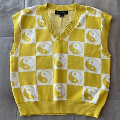 Yin Yang Checkered Sweater Vest In A Mustard Gold/Yellow Color Would Look On Trend With Shorts Or Jeans 56% Cotton, 45% Polyester Nwt Juniors Size Xs Approx Measurements: Pit To Pit - 17in, Shoulder To Hem - 19in Machine Washable Non-Smoking Home Bundle With Other Items In My Closet For A Discount And To Save On Shipping. Casual Yellow V-neck Sweater, Casual Yellow Sweater Vest For Winter, Casual Yellow Sweater Vest For Fall, Yellow Knitted V-neck Top, Casual Yellow Knit Sweater Vest, Yellow Cotton V-neck Sweater, Casual Yellow Cotton Sweater Vest, Casual Mustard Knit Sweater, Casual Yellow Winter Tops