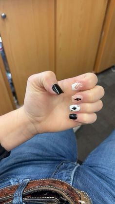 Cute Country Acrylic Nails, Punchy Cowgirl Nails, Nail Ideas Country Concert, Plain Western Nails, Acrylic Nail Designs Country, White Western Nail Ideas, Western Nails Punchy, Koe Wetzel Nail Ideas, Black Punchy Nails