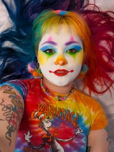 Cute Colorful Clown Makeup, Clown Makeup Happy, Pretty Clown Makeup Easy, Clown Makeup Neon, Green Clown Aesthetic, Clown Makeup Rainbow, Pride Clown Makeup, Fun Clown Makeup