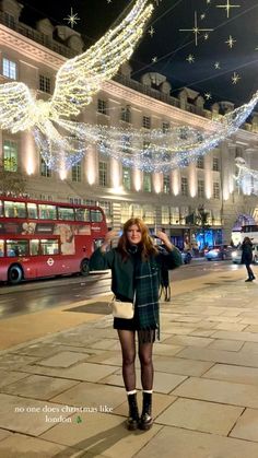 Winter London Aesthetic Outfits, Outfits In London Winter, Fall Season Outfits 2023, College Outfits London, New York Winter Outfit Christmas, Winter Outfits British, Uk Winter Style, Christmas Europe Outfit, London Street Fashion Winter