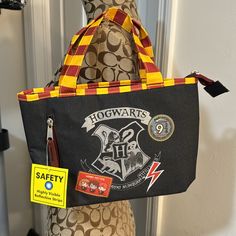 Harry Potter Lunch Bag Nwt See Pictures For Details And Measurements Same Or Next Day Shipping Pets And Smoke Free Thanks For Supporting Sustainable Fashion Black Bags With Zipper Pouch For Shopping, Black Tote Bag With Zipper Pouch, Harry Potter Lunch, Harry Potter Bag, Best Lunch Bags, Harry Potter Outfits, Cozy Room Decor, Lunch Bags, Harry Potter Hogwarts