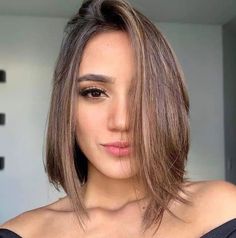 30 Summer Haircuts 2024: Chic Styles for Every Woman's Taste - divagaze.com Mini Bob, Trendy Haircuts Medium, Light Makeup Looks, Embrace Natural Beauty, Hot Hair Styles, Bob Hair, Penteado Cabelo Curto, Hair Colours