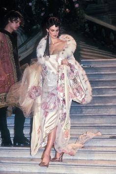 1998 Couture, Galliano Dior, 90s Runway Fashion, Christian Dior Couture, Naomi Campbell, Mode Inspo