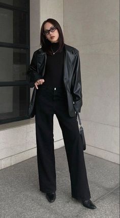 Leather Jacket Outfit Elegant, Outfit Mamba Girl, Outfit Mamba, Mamba Outfit, Ootd Leather Jacket, Masculine Outfits For Women, Style Black Leather Jacket, Womens Leather Jacket Outfit, Black Leather Jacket Outfit