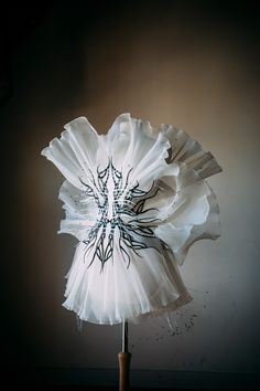 Iris van Herpen Finds Beauty in “Transmotion” for the Fall 2020 Couture | Vogue Single Dress, Iris Van Herpen, Silk Organza, Find Beauty, Mode Inspiration, Design Process, Design Inspo, Couture Fashion, Look Fashion