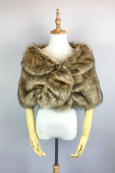 DESCRIPTION High-quality faux fur bridal wrap, perfect for brides, bridesmaids and events wear. Handmade by high quality and soft faux fur. Three pairs of hooks and eyes to close in the front. Comes in two sizes Size Detail: Small: US 0 - 6 (46 x 11 inches) Medium: US 8 -14 (52 x 11 inches) Large: US 16 - 22 (56 x 11 inches) US 0 2 4 6 8 10 12 14 16 18 20 22 AU 6 8 10 12 14 16 18 20 22 24 26 28 UK 6 8 10 12 14 16 18 20 22 24 26 28 EU 32 34 36 38 40 42 44 46 48 48 50 52 Fur Bridal Wrap, Faux Fur Bridal Wrap, Fur Shrug, Faux Fur Stole, Wedding Fur, Fur Wrap, Bridal Wrap, Brown Wedding, Fur Stole