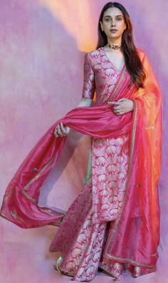 Banarsi Lehenga From Saree, Banarasi Saree Lehenga Design, Banaras Sharara Designs, Banarsi Saree Dress Design Ideas, Raw Mango Kurta Set, Banarsi Saree Dress Idea, Suit From Banarasi Saree, Banarsi Sharara Suit, Raw Mango Suit