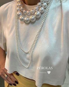 Outfit With Pearl Necklace, Outfit With Pearls, How To Wear Pearls, Pearl Outfit, Collar Outfits, Classic Glam, Jewelry Lookbook, Layered Jewelry, Looks Chic