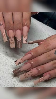 Simple Goth Nails Coffin, Nails Design Stitch, Halloween Nail Inspo 2023, Stilleto Nails Halloween Art Designs, Halloween Nail Inspiration, Holloween Nails Acrylic, Fall Nail Sets, Mexican Nails, Maquillage Yeux Cut Crease