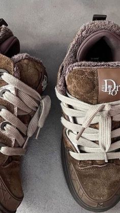 Skater Sneakers, Dr Shoes, Shoes Outfit Fashion, Shoe Wishlist, Hype Shoes, Girly Shoes, Shoe Inspo, Swag Shoes, Pretty Shoes