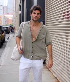 Best Casual Shirts, Workout Man, Stylish Shirts Men, Mens Summer Outfits, Elegante Casual, Italian Outfits, Stylish Mens Outfits, Men Fashion Casual Outfits, Summer Outfits Men