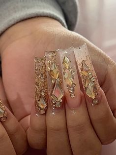 Gold bling long nails Bling Long Nails, Quince Nails, Fye Nails, Gold Acrylic Nails, Golden Nails, Different Nail Designs, Edgy Nails, White Acrylic Nails, Her Nails