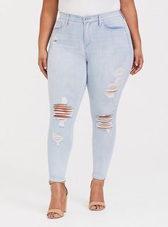 Plus Size Sky High Skinny Jean - Premium Stretch Light Wash, Plus Size Capsule Wardrobe, Gauze Clothing, Cropped Boyfriend Jeans, High Noon, Minimalist Capsule Wardrobe, Chill Outfits, Trendy Plus Size Clothing, Cute Swag Outfits, Plus Size Womens Clothing