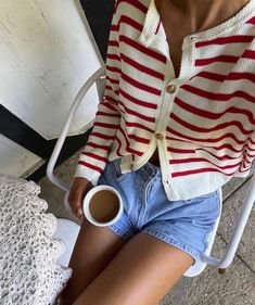 Scandi Summer Outfit, Ootd Red, French Inspired Fashion, Class Outfits, Stripe Outfits, Transition Outfits, 60 Fashion, Simple Trendy Outfits, Warm Outfits