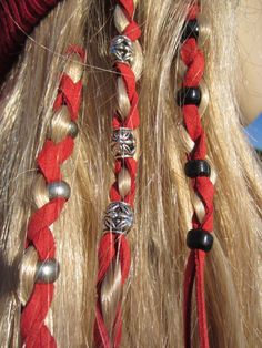 Bohemian Hair Styles, Nem Halloween Makeup, Pirates Costume, Headband Ponytail, Boho Headbands, Beaded Hair Extensions, Pirate Costumes, Bohemian Hair