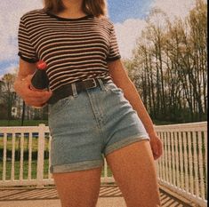 Vsco Outfits, Look 80s, Hippie Mode, Nike Design, Outfit Chic, Look Retro, 90s Fashion Outfits, Trik Fotografi