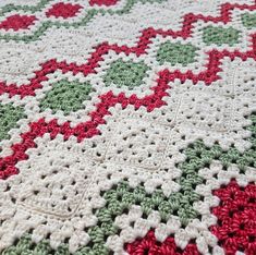 This exquisite crocheted blanket is crafted from premium yarn that is an acrylic and cotton blend, featuring Christmas colours that are certain to bring a festive feel any space. It's versatile enough for use on chairs, sofas, or beds. The blanket's dimensions are approximately 154 x 103 cm (60 x 41.5 inches). Tree Crochet Blanket, Star Crochet Blanket, Crochet Blanket Throw, Nordic Star, Christmas Nordic, Christmas Afghan, Cosy Blanket