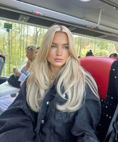 Emmawhinterhagen, blonde hair, hair goals, pretty Shadow Root Blonde Face Frame, Blonde No Dimension, Blonde Coloured Hair, Different Type Of Blonde, Blonde Hair Color Inspiration, Swedish Hair Blonde, Blonde Hair In Winter, Blonde Balayage On Light Hair, Bleach And Tone With Shadow Root