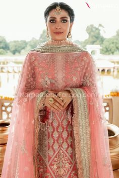 Pakistani Dress Noor Jehan, Bridal Mehndi Dresses, Mehndi Dresses, Side Border, Pakistani Formal Dresses, Asian Designers, Pakistani Salwar, Pakistani Designer Suits, Ayeza Khan