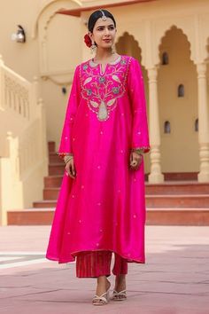 Pink kurta with applique motifs, highlighted with pearl and multicolored resham work on the yoke and the pockets of the kurta. Paired with a zari weave palazzo. - Aza Fashions Kurta And Palazzo, Pink Kurta, Resham Work, Kurta Pant Set, Kurta Set For Women, Palazzo Set, Embroidered Neckline, Kurta With Pants, Purple Silk