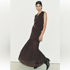 Skirt With A High Elastic Waist. Matching Pleated Semi-Sheer Fabric. Side Hidden In-Seam Zip Closure. Brown | 4192/016 Outer Shell Main Fabric 54% Polyester 35% Viscose 11% Polyamide Secondary Fabric 74% Viscose 26% Polyamide Pleated Knit, Zara Skirts, Sheer Fabric, Knit Skirt, Sheer Fabrics, Elastic Waist, Womens Skirt, Zara, Elastic