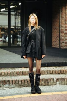 Japanese Street Wear Women, Korean Street Style Women, Japanese Outfits Street Style, China Street Style, Black Street Fashion, Japanese Street Style, Mens Fall Outfits