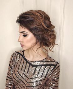 Indian Party Hairstyles, Hairstyles Bangs, Strapless Dress Hairstyles, Vintage Updo, Unique Wedding Hairstyles, Side Updo, Side Swept Curls, Large Curls, Low Bun Hairstyles