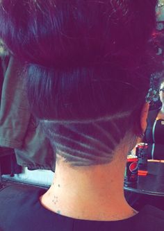 Nape undercut with design Female Undercut, Undercut Pattern, Undercut Hair, Undercut Long Hair, Shaved Hair Designs, Nape Undercut, Hair Tattoo