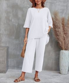 Over 60 Fashion Petite, 70 Year Old Women Fashion, Clothes For Women Over 60, Middle Ages Clothing, White Outfits For Women, White Pants Outfit, Linen Outfits, Mother Clothing, Cruise Fashion