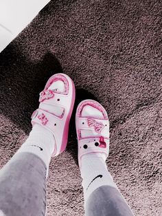 Classic Cozzzy Sandal, Croc Slides, Pretty Sneakers, Pink Crocs, Crocs Fashion, Trendy Shoes Sneakers, Pretty Shoes Sneakers, Shoes Outfit Fashion, Cute Nike Shoes