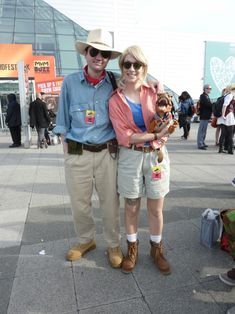 a man and woman are standing on the sidewalk