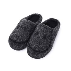 It is a convenient anti-skid design slipper, along with a comfortable man-made plush fleece lining. Also, it encompasses the feet very well and offers unbelievable comfort. Gray Synthetic Slippers With Textured Footbed, Comfortable Slippers With Plush Lining, Comfy Gray Slippers For Indoor Use, Comfy Gray Indoor Slippers, Non-slip Indoor Slippers For Winter, Gray Textured Indoor Slippers, Comfortable Gray Slippers With Textured Footbed, Winter Non-slip Indoor Slippers, Comfy Black Indoor Slippers