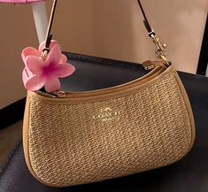 Luxury Bags Collection, Pretty Bags, Cute Purses, Essential Bag, Cute Bags, Girly Girl, Purse Wallet, Pretty Outfits, Luxury Bags