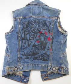 Levi Denim Graphic Vest Junior's XS w/Open Mic Rock Band Design Distressed USA. Like new condition with no stains, smells, or concerns. Really looks good all the way around, see pics for close up details. Nice and super clean inside and out with solid bright vibrant color/graphics. Great piece to add to your collection. Buy in confidence. We are an established eBay store with a long reputation of doing it the right way so please feel good about your purchase. Item will be well packed, over packe Distressed Punk Denim Vest For Streetwear, Punk Distressed Denim Vest For Streetwear, Distressed Grunge Denim Vest For Streetwear, Distressed Denim Vest For Streetwear In Grunge Style, Battle Vest, Open Mic, Band Design, Fashion Man, Levis Denim